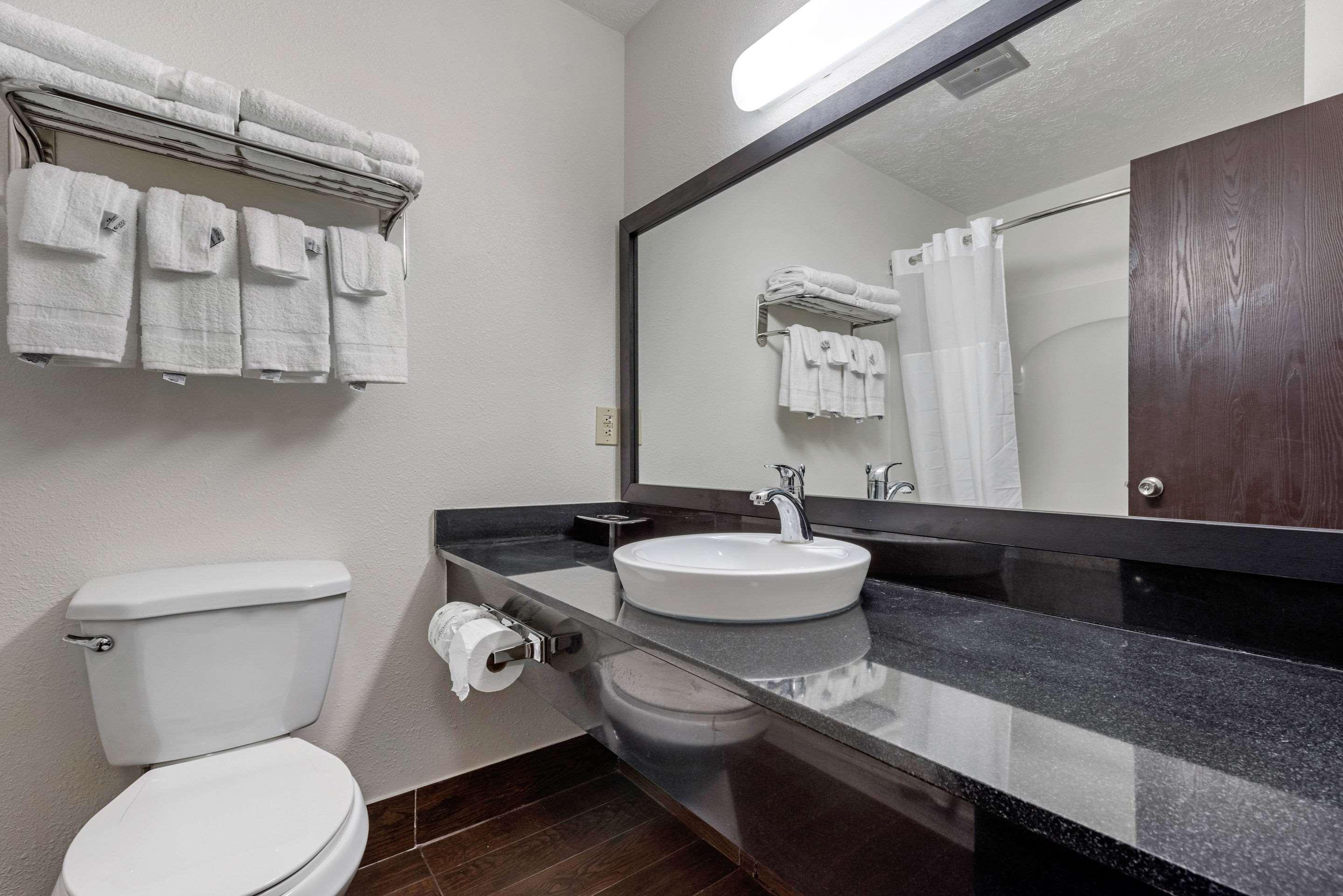Quality Inn Coraopolis Eksteriør billede